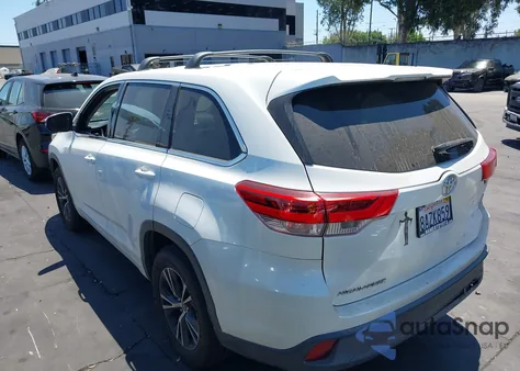 2018 Toyota Highlander Le z USA, uszkodzony, nr VIN 5TDZARFH8JS033218
